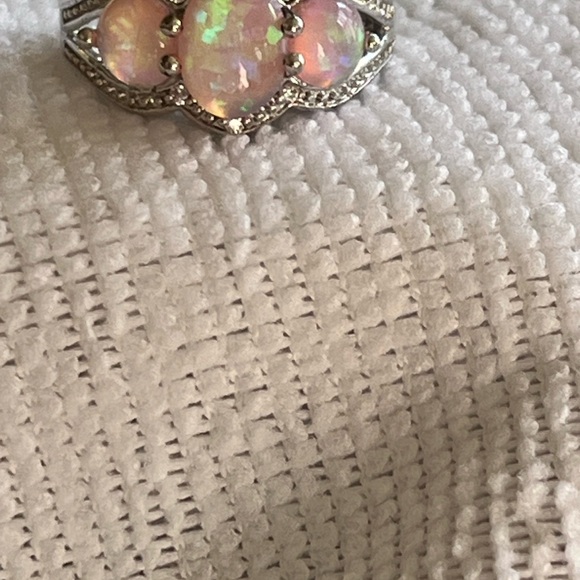 Elegant Silver and Pink Opal Ring - Picture 3 of 4
